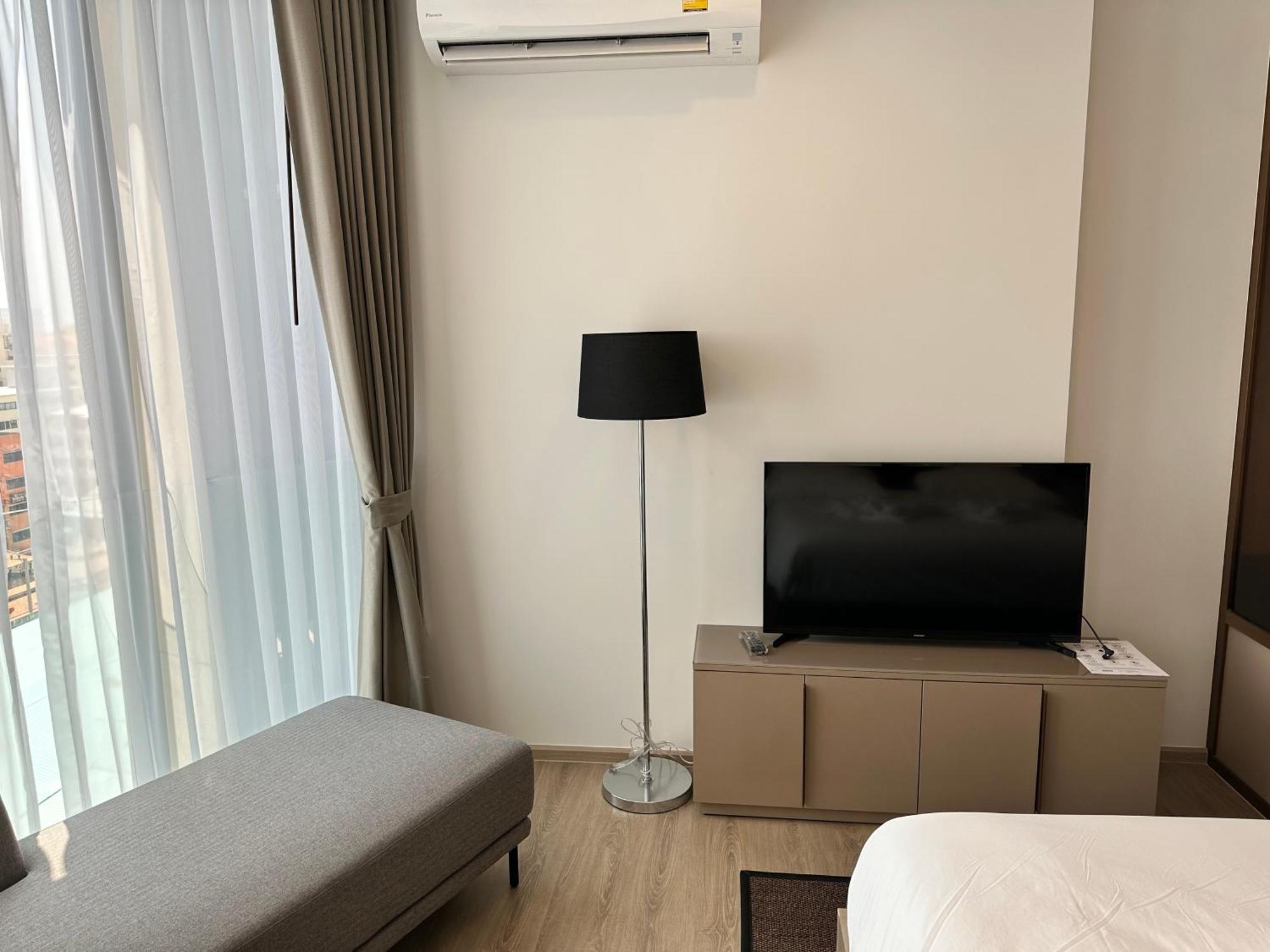 Edge Apartment *